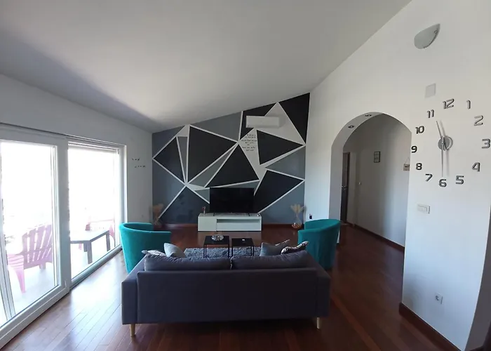 Penthouse With A Great View Podstrana